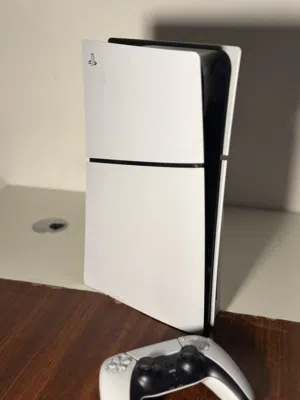 للبيع: PS5 Slim 1TB شبه جديد – استخدام أسبوع فقط مع حساب اماراتي جديد