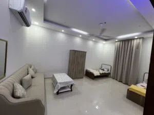 غرفة مع حمام للإيجار اليومي بموسم خريف صلالة
