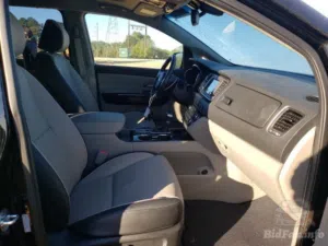 Used Kia Sedona in Baghdad
