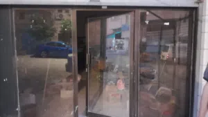 رفوف محلات حديد وزجاج+واجهة باب المينيوم زجاج