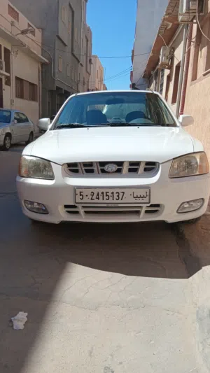 هنداى فيرنا محرك كنبيوا صاله مكيف شغال تلاجه بدون عيوب محرك 1,6