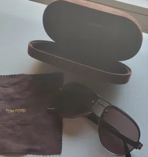 للتواصل واتس اب للبيع نظاره Tom Ford اصليه كامله المرفقات