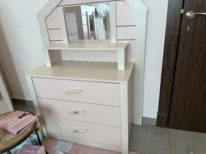 غرفه بنات جميله  مكونه  من اربع قطع