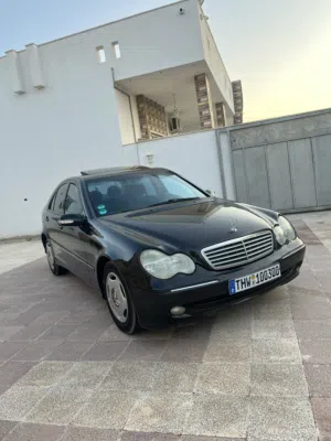 مرسيدس كاكاوية كنبيو عادي محرك الكمبروسر الاحمر عيب لا للبيع