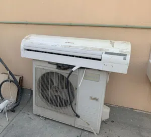 للبيع مكيفات سبليت ثلاثه طن وطن ونص وويندو وجفافات وجهاز مشي وطاول طعام سرير اطفال
