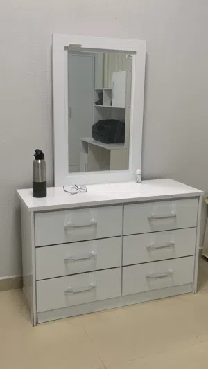 تسريحه مع مرآة