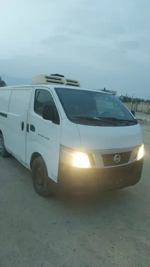 باص نيسان NV350