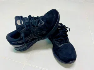 ASICS running shoes in size US 8, specifically resembling model from the GEL-Cumulus series.