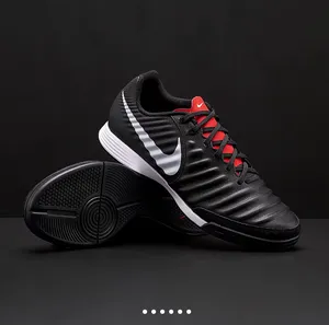 Sport Shoes . Nike . 440