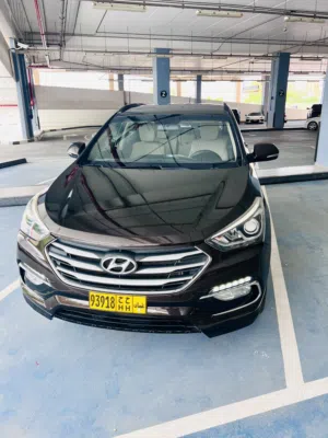 Hyundai Santa Fe 2016 model oman car for urgent sell