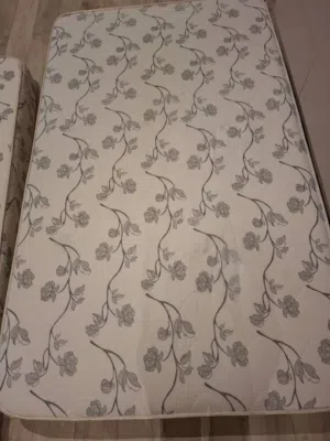فراش مستعمل شبه جديد مقاس 120x200 ارتفاع 20 متوفر عدد 2