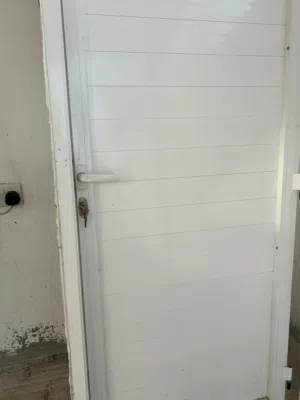 باب المنيوم ما استخدم واجد للبيع