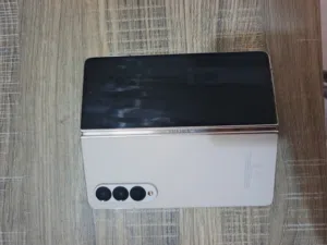تراوس زد فولد 4 g5 ذاكره 256 رام 12 جهاز نضيف نضافه 99 بلميه نكفول ما مفتوح ولا مبدل بي شي ملحقاته