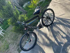 بسكليت نمرة 26 للبيع  بسكليت نظيف وجاهز للاستخدام مباشرة بدون أي مصاريف. فيه غيارات أمامي وخلفي وب