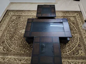 ثلاث طاولات وبردايتين للبيع