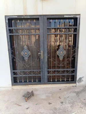 ابواب حديد  مستعمل ودرج حديد شاحطين نظيف