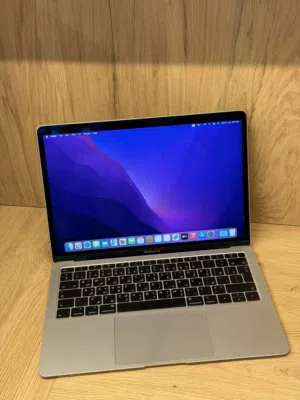 MacBook Air 2019. 8 RAM. 256 SSD. Core i5. 13.3-inch
