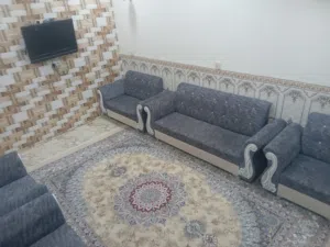 تخم يحتوي على 5 كراسي