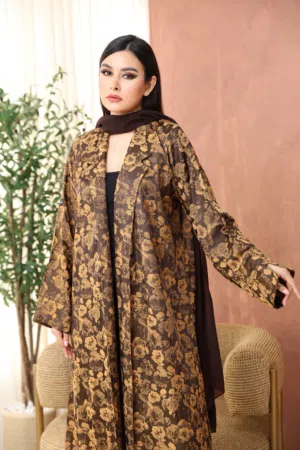عباية مريحه و ناعمه وتفاصيلها تلمع زي حضورها