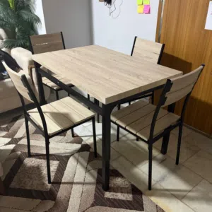 طاولة طعام جديده مستعمله فقط كم شهر