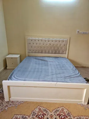سرير مستعمل للبيع