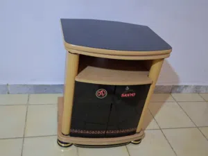 طاولة من ماركة sanyo(يبانية) أصلية كلاسيكية و منتشرة في ليبيا