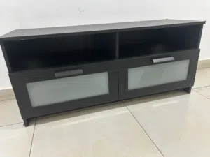 طاولة تلفاز مع درجين كبار