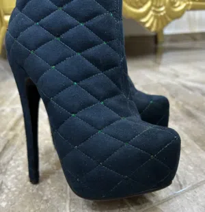 جزمة لون زيتي طويلة