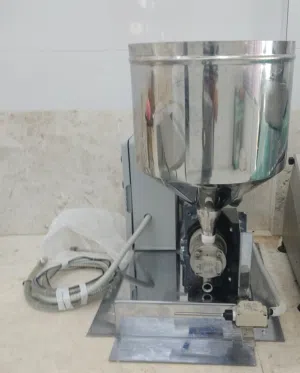 ماكينه حشو الكرواسون وجميع انواع المعجنات والفطاءر