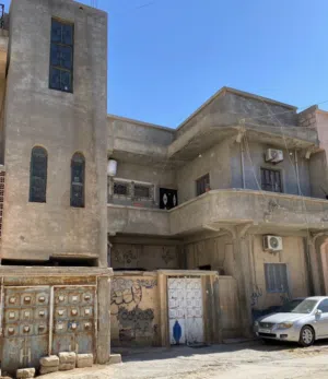 حوش للبيع في قرية البوعيشي، 200 متر، طابقين، موقع مميز على الشارع الرئيسي، مناسب للسكن والاستثمار.
