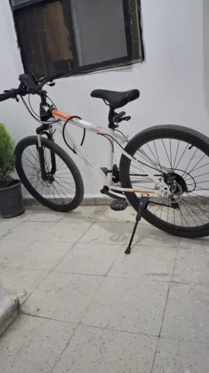 دراجة هوائية جبلية (Mountain Bike) ماركة FSX بحالة ممتازة ومع كامل إكسسواراتها