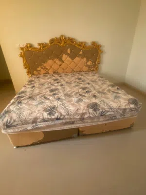 سرير مع دوشك