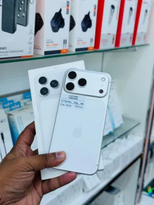iPhone 17 Pro Max 256 GB super condition and perfect phone with box - Warranty Feb 2027
