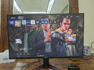 Acer 60hz monitor bought 3 day ago 24inch perfect condition with box and wires nothing wrong