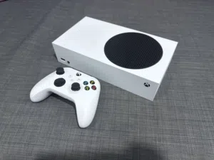 slightly used xbox series s with controller  364 gb اكس بوكس سيريس اس مستخدم قليل مع اليدة