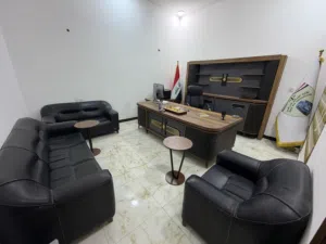 مكتب مع تخم قنفات
