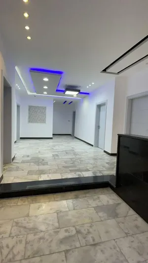 شقة تجارية تشطيب حديث ممتاز بالقرب من شارع الظل بمبني اداري كله شقق مكتبية شركات