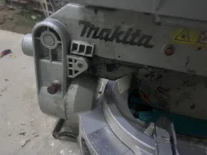 منشار ماكيتا (Makita) من طراز LH1201FL، وهو جهاز متعدد الاستخدامات