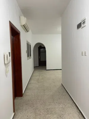 شقة غير مفروشة للايجار