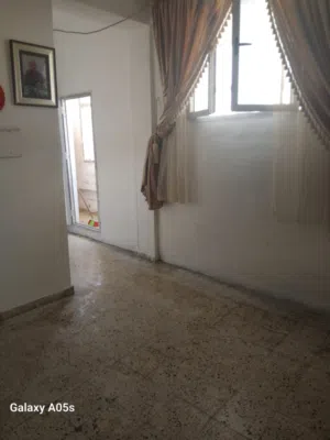 شقة للايجار في زناتة الجديدة اجانب أو ليبيين