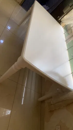 طاوله مستعملة نظيفه