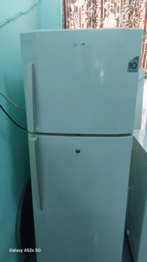 ثلاجة ال جي للبيع بحالة ممتازة