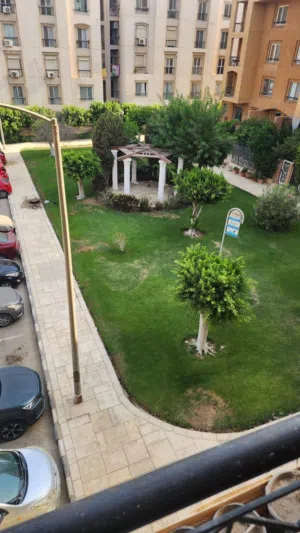 شقه للبيع بالرحاب 1 بالمرحلة الثانية بجوار النادي والسوق المساجد وجميع الخدمات موقع رائع مفتوح جدا