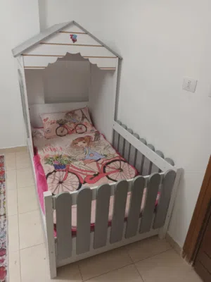 تخت كوخ مع تخت إضافي سفلي للبيع