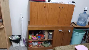 3 Kitchen shelves