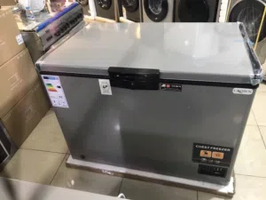 فريزر سعرررررر حرق فريزر بطح كراون بمساحة عملاقة 300 لتر للون سلفر بخاصية توفير طاقة A+ والصوت ناعم