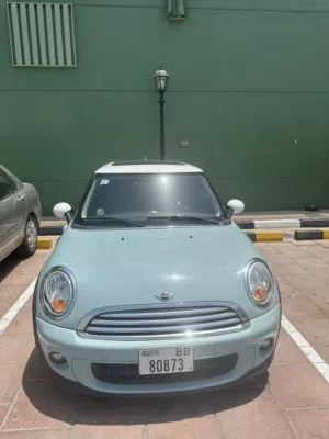 Mini cooper- 2013 (Lady driven and well maintained)