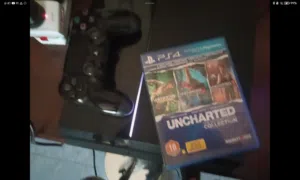 Playstation 4 with 1 controller and 1 game