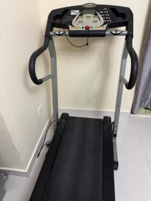 Treadmill in Excellent condition and few used in Abu Dhabi for urgent sale because moving to new