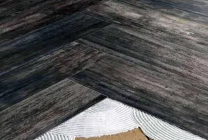 متوفر جميع انواع الارضيات باركي وساده ملاعب مدارس بيوت حضنات مستشفيات مراكز صحيه نوادي رياضيه